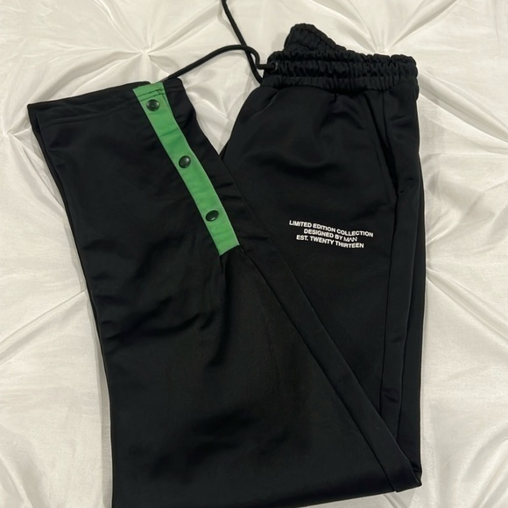 BOOHOO MAN NYLON PANTS SIZE XS